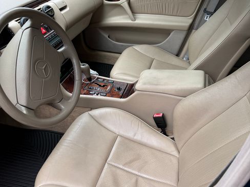 Used 1999 Mercedes-Benz E 320 4MATIC Wagon image 10