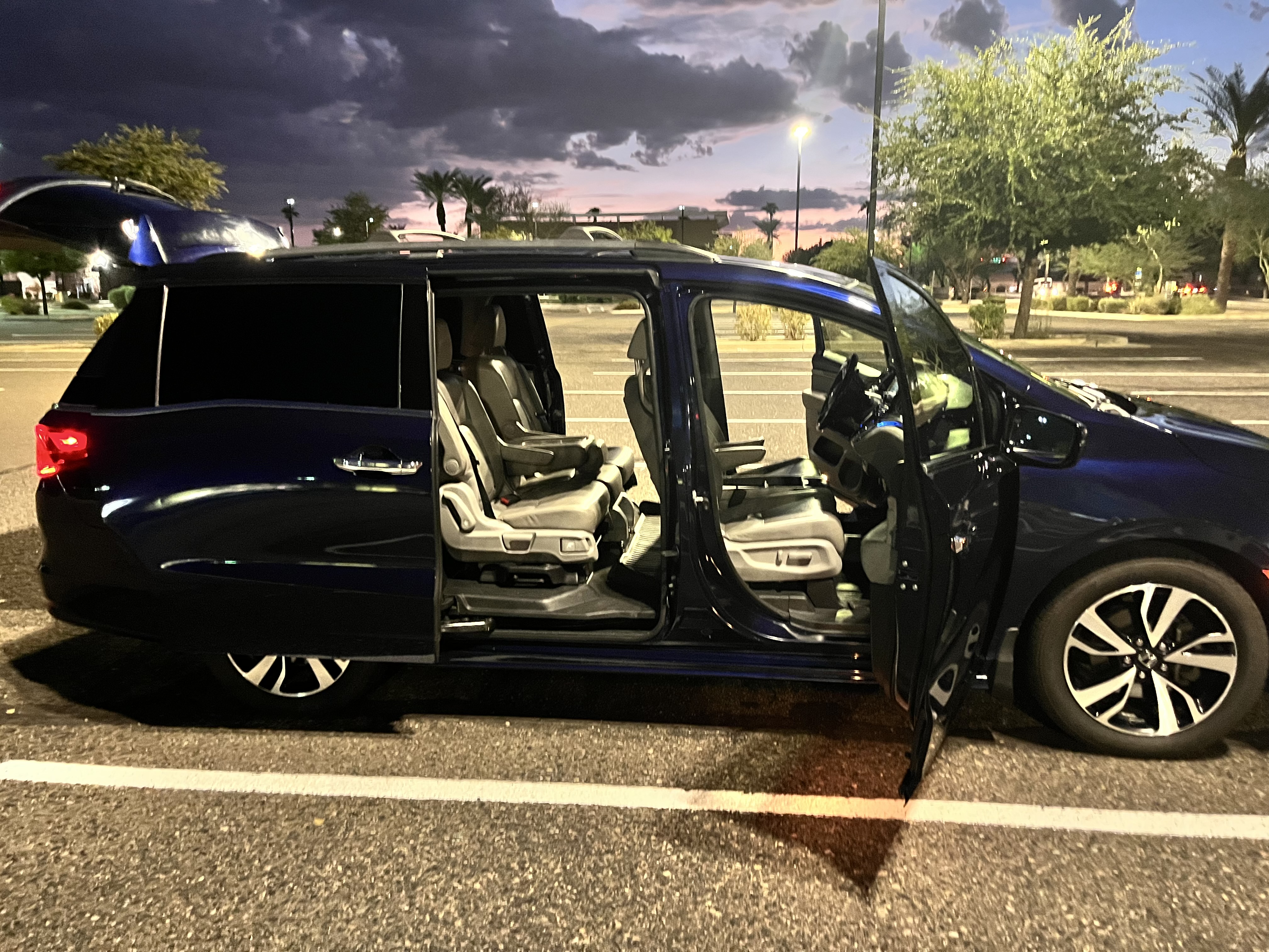 Used 2018 Honda Odyssey Elite image 11
