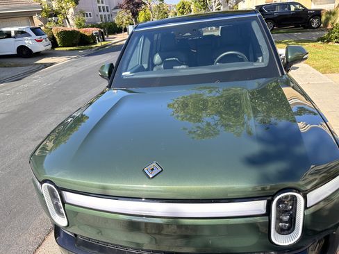 Used 2024 Rivian R1S Adventure image 9