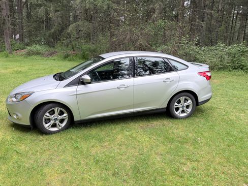 Used 2012 Ford Focus SE w/ SE Sport Pkg FWD image 1