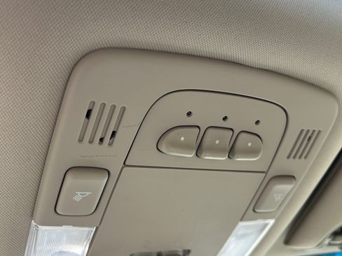 Used 2010 Cadillac DTS Luxury FWD image 13