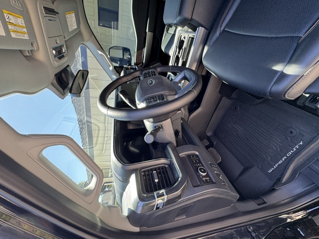 Used 2025 Ford F250 Lariat w/ Lariat Ultimate Package AWD/4WD image 9