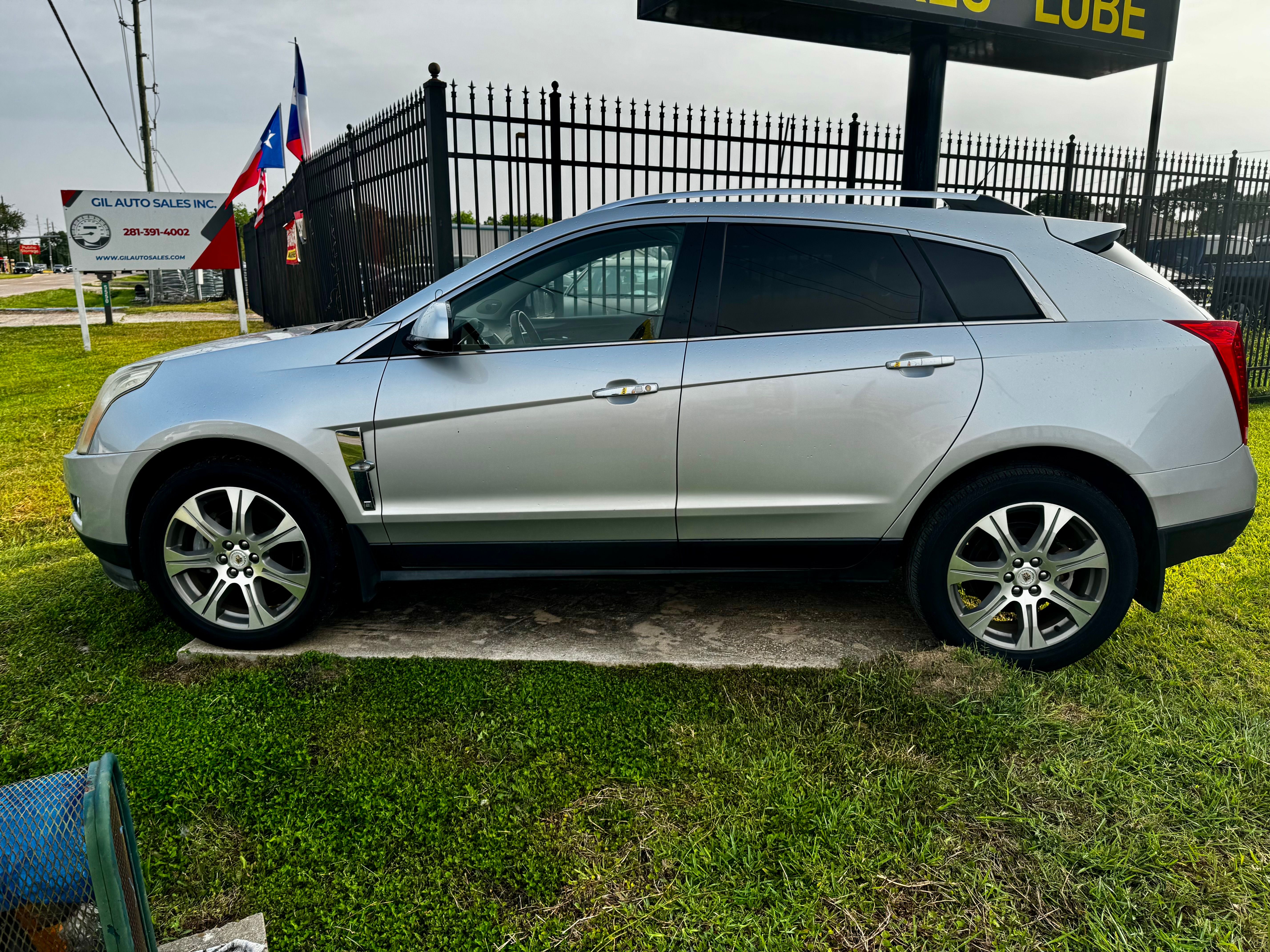 Used 2011 Cadillac SRX Premium AWD/4WD image 4