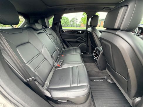 Used 2021 Porsche Cayenne AWD/4WD image 26