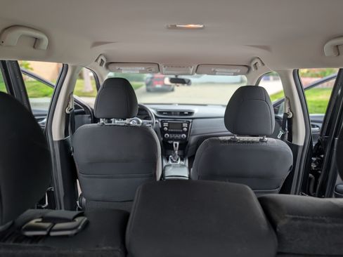 Used 2017 Nissan Rogue S image 5