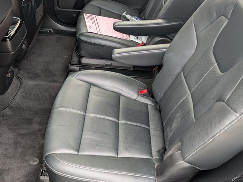 Used 2024 Kia Telluride EX w/ EX Captain's Chair Package image 16