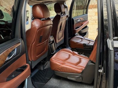 Used 2019 Cadillac Escalade ESV Luxury w/ Escalade Sport Edition RWD image 6