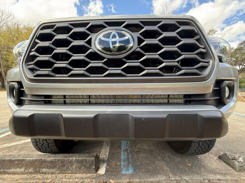 Used 2021 Toyota Tacoma TRD Off-Road w/ Technology Package image 6
