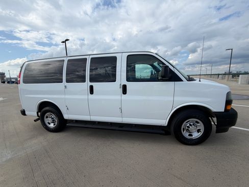 Used 2021 Chevrolet Express 2500 LS w/ Driver Convenience Package RWD image 5