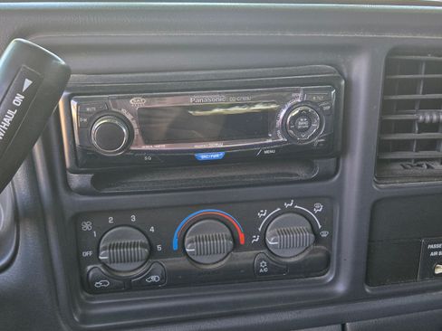 Used 2001 Chevrolet Silverado 1500 LS w/ Firm Ride Suspension Pkg image 10