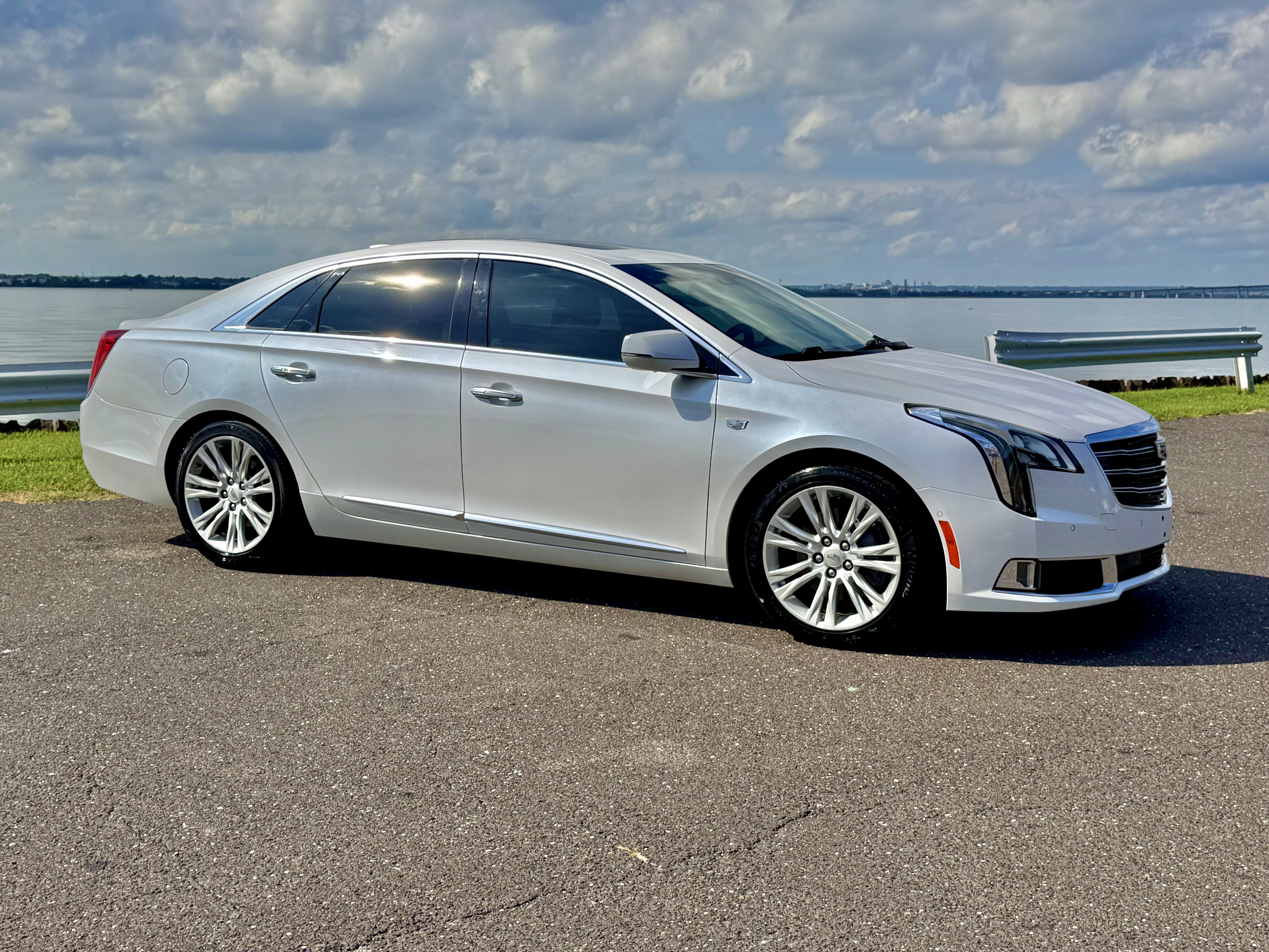 Used 2018 Cadillac XTS Luxury w/ Driver Awareness Package FWD image 4