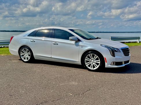 Used 2018 Cadillac XTS Luxury w/ Driver Awareness Package FWD image 4