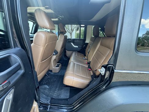 Used 2011 Jeep Wrangler Unlimited Rubicon w/ Call of Duty Group AWD/4WD image 6