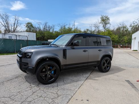 Used 2023 Land Rover Defender 110 X-Dynamic SE image 5