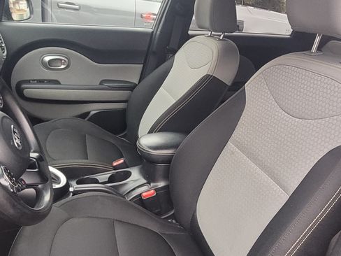Used 2016 Kia Soul + image 13