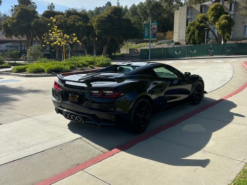 Used 2024 Chevrolet Corvette Z06 w/ Z07 Performance Package image 9