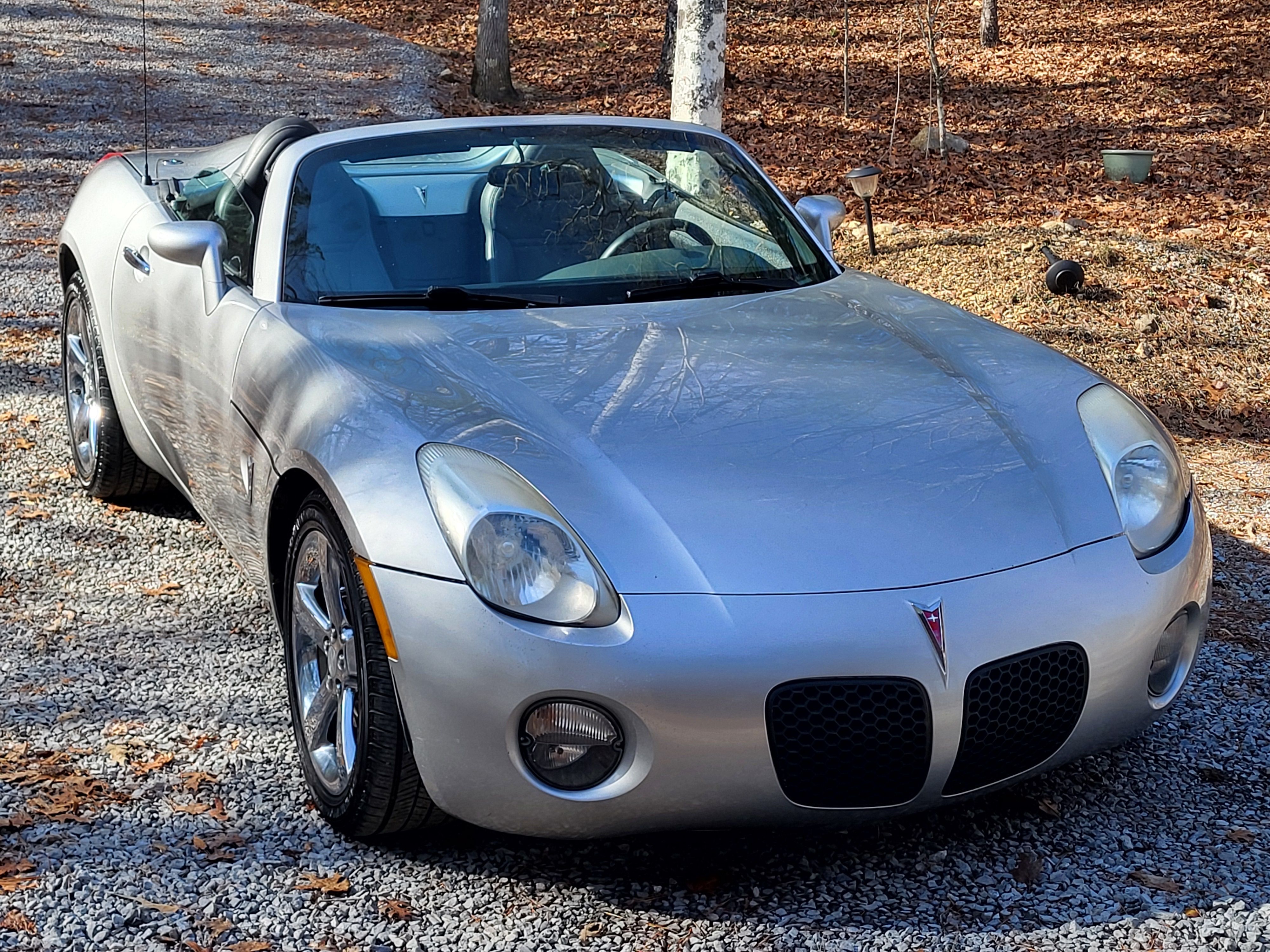 Used 2006 Pontiac Solstice Convertible w/ Premium Package RWD image 1