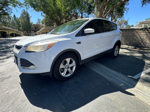 Used 2014 Ford Escape SE image 1