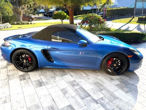 Used 2017 Porsche 718 Boxster S image 16