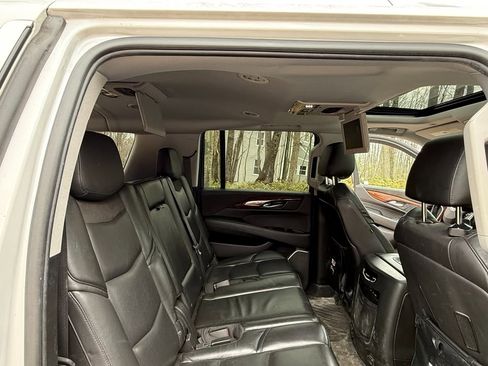 Used 2019 Cadillac Escalade ESV Luxury image 12