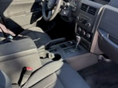 Used 2012 Jeep Liberty Sport image 13