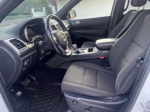 Used 2021 Jeep Grand Cherokee Laredo image 9