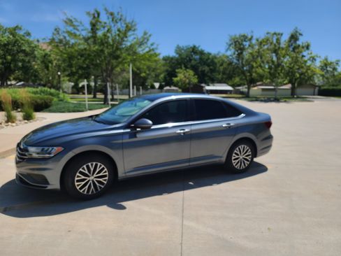 Used 2020 Volkswagen Jetta SE w/ SE Cold Weather Package FWD image 1
