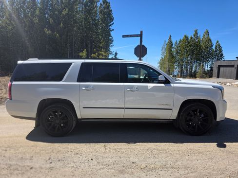 Used 2019 GMC Yukon XL Denali image 5