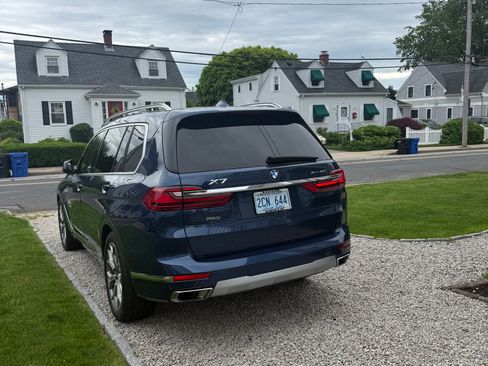 Used 2021 BMW X7 xDrive40i w/ Executive Package AWD/4WD image 2