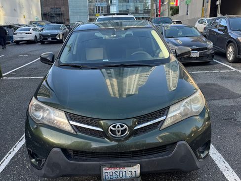 Used 2013 Toyota RAV4 LE image 4