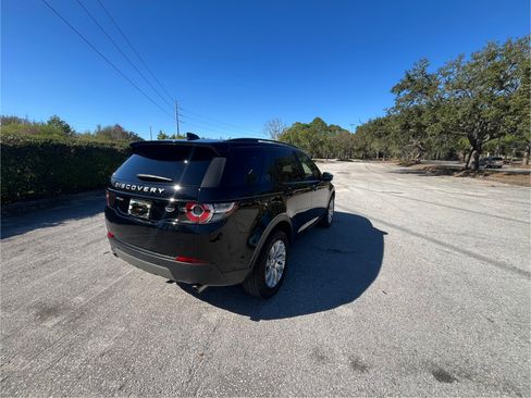 Used 2018 Land Rover Discovery Sport SE image 5