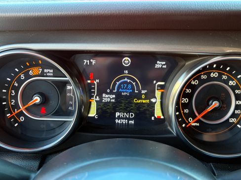 Used 2020 Jeep Wrangler Unlimited Sahara image 10