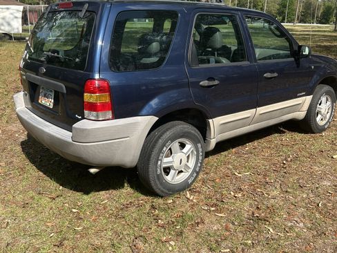Used 2002 Ford Escape XLS FWD image 1