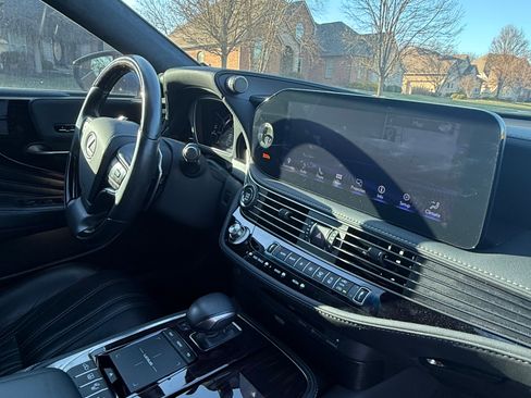 Used 2022 Lexus LS 500 w/ Interior Upgrade Package image 10