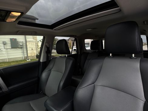 Used 2020 Toyota 4Runner SR5 Premium image 8