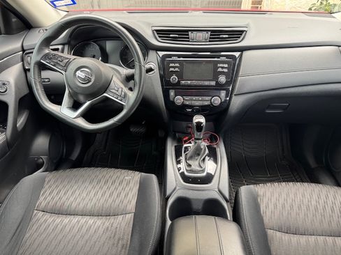 Used 2017 Nissan Rogue SV image 14