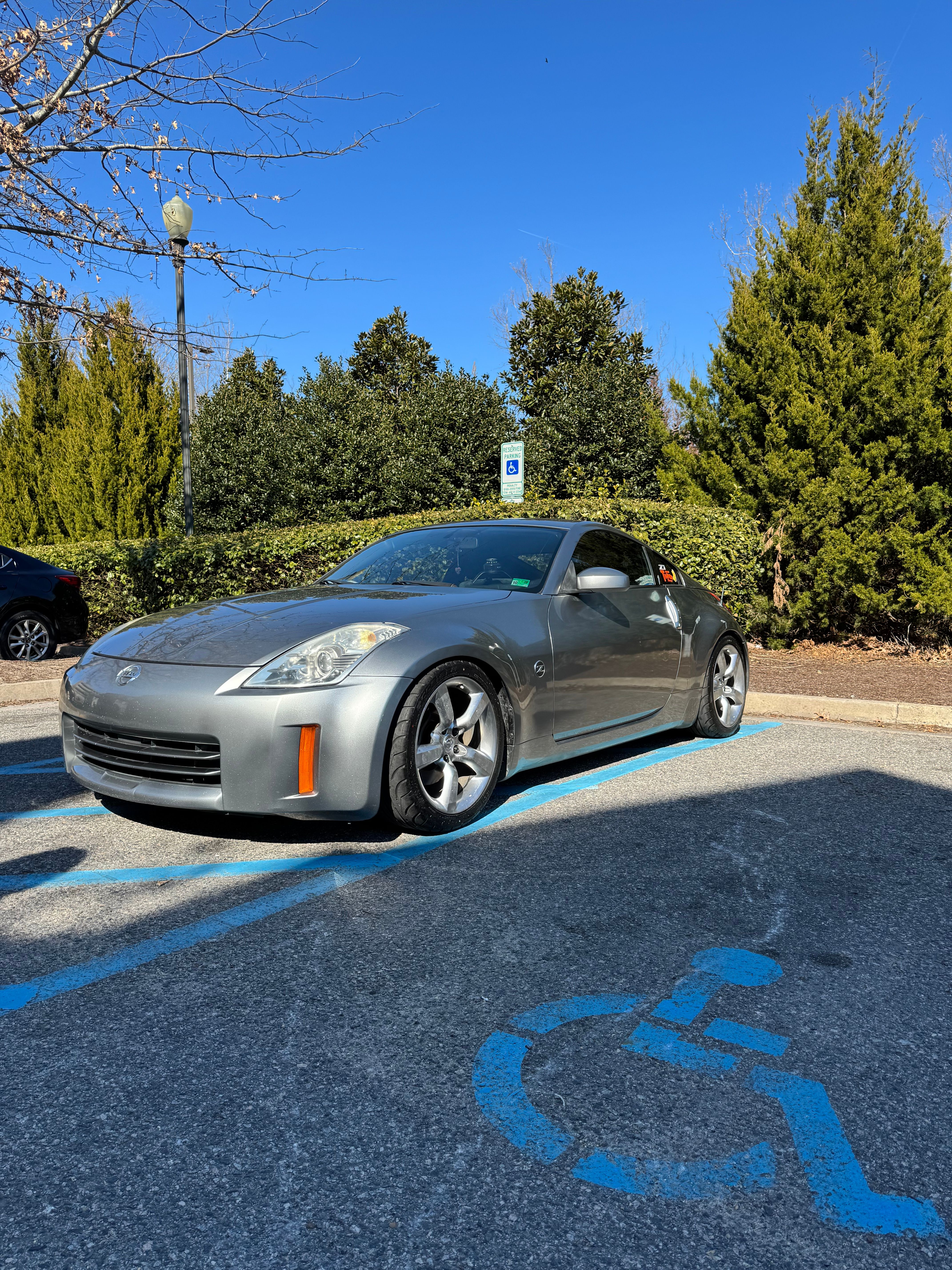 Used 2006 Nissan 350Z Coupe RWD image 2