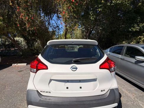 Used 2019 Nissan Kicks SR w/ SR Premium Package FWD image 8