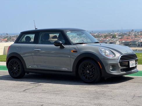 Used 2016 MINI Cooper 2-Door Hardtop FWD image 2