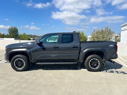 Used 2024 Toyota Tacoma TRD Off-Road w/ TRD Off Road Upgrade Package AWD/4WD image 5