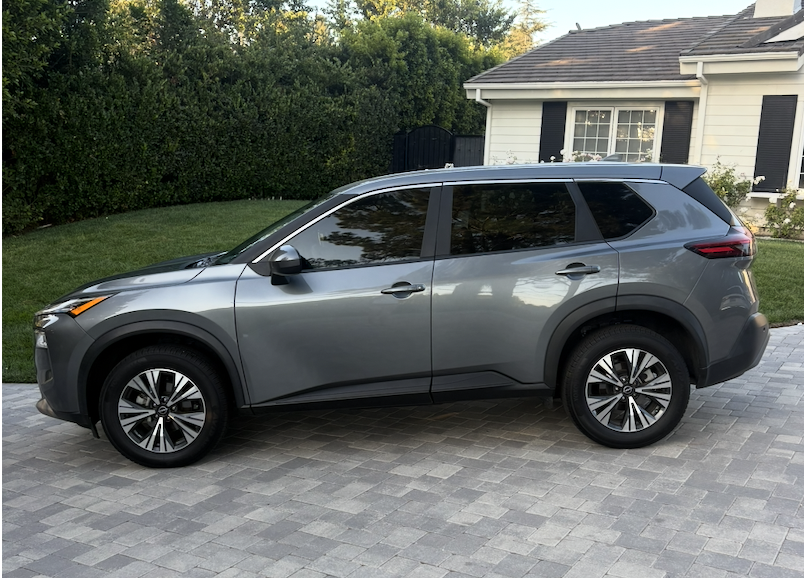 Used 2023 Nissan Rogue SV FWD image 2