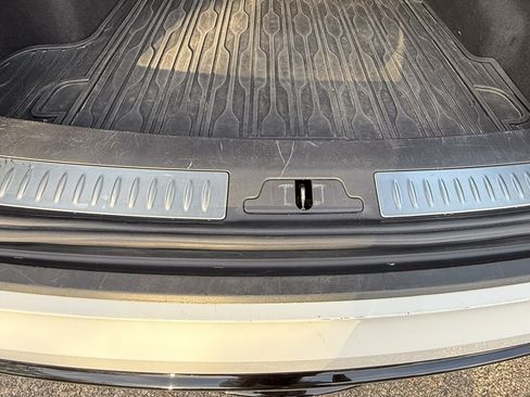 Used 2020 Land Rover Range Rover Velar R-Dynamic S image 19