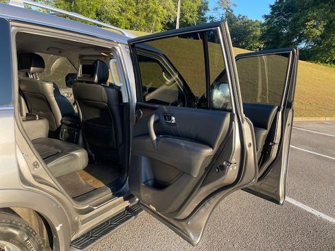 Used 2011 INFINITI QX56 2WD w/ Deluxe Touring Pkg image 14