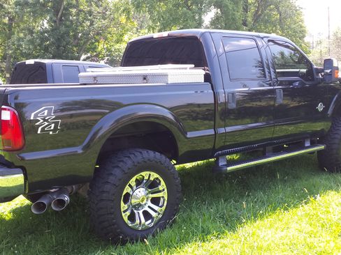 Used 2011 Ford F250 XLT w/ XLT Premium Pkg image 2