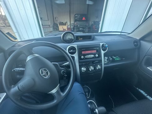 Used 2005 Scion xB image 9