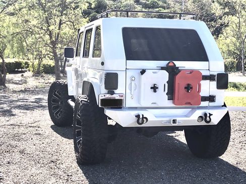 Used 2015 Jeep Wrangler Unlimited Sahara w/ Connectivity Group image 4