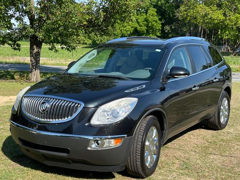 Used 2011 Buick Enclave CXL FWD image 2