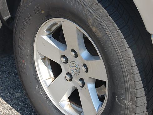 Used 2009 Dodge Ram 1500 Truck SLT w/ Remote Start & Security Group image 5