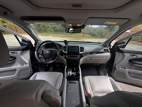 Used 2017 Honda Pilot Touring image 13