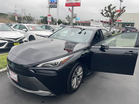 Used 2021 Toyota Mirai w/ Advanced Technology Package image 1